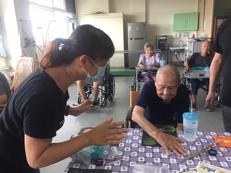 彩繪大師,宜福住宿長照機構