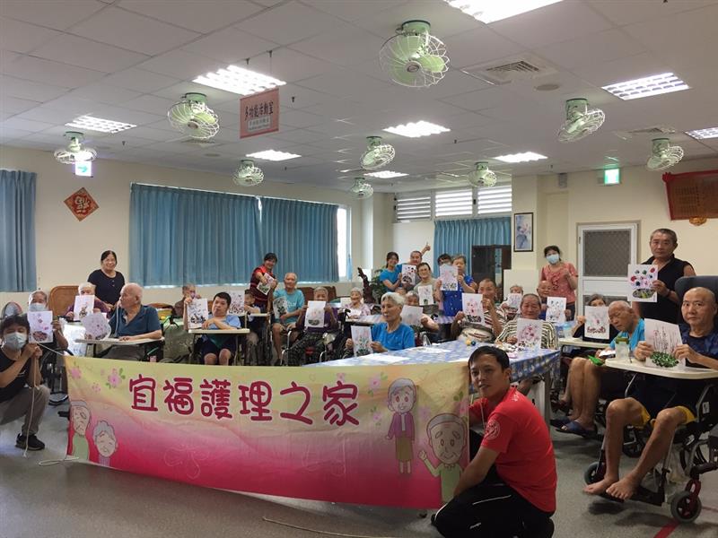 撕貼畫活動,宜福住宿長照機構